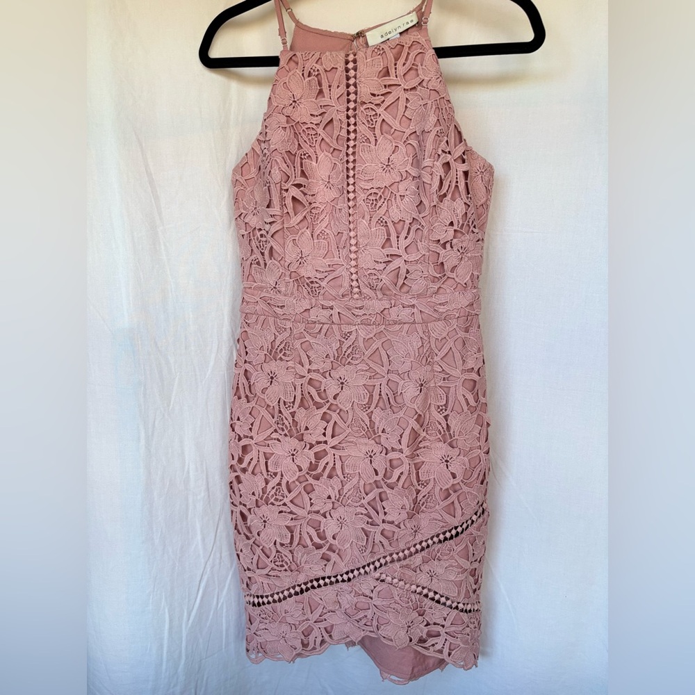 Adelyn Rae Floral Lace Midi Dress in Mauve